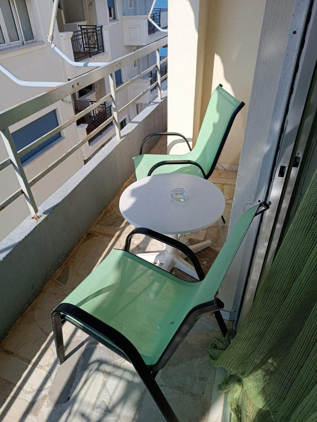 Comfortable Beachfront Apartment Loutráki Exterior foto