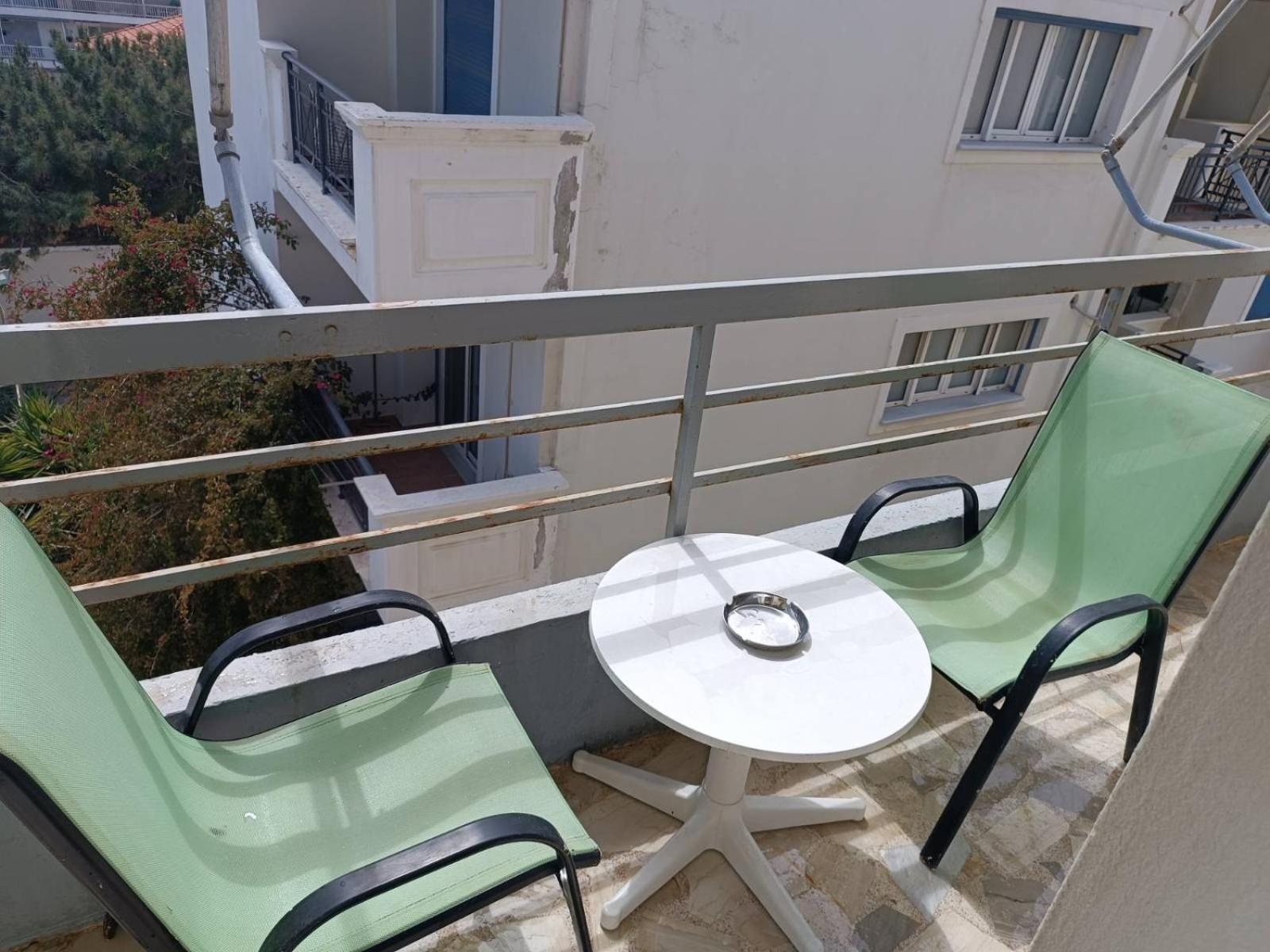 Comfortable Beachfront Apartment Loutráki Exterior foto
